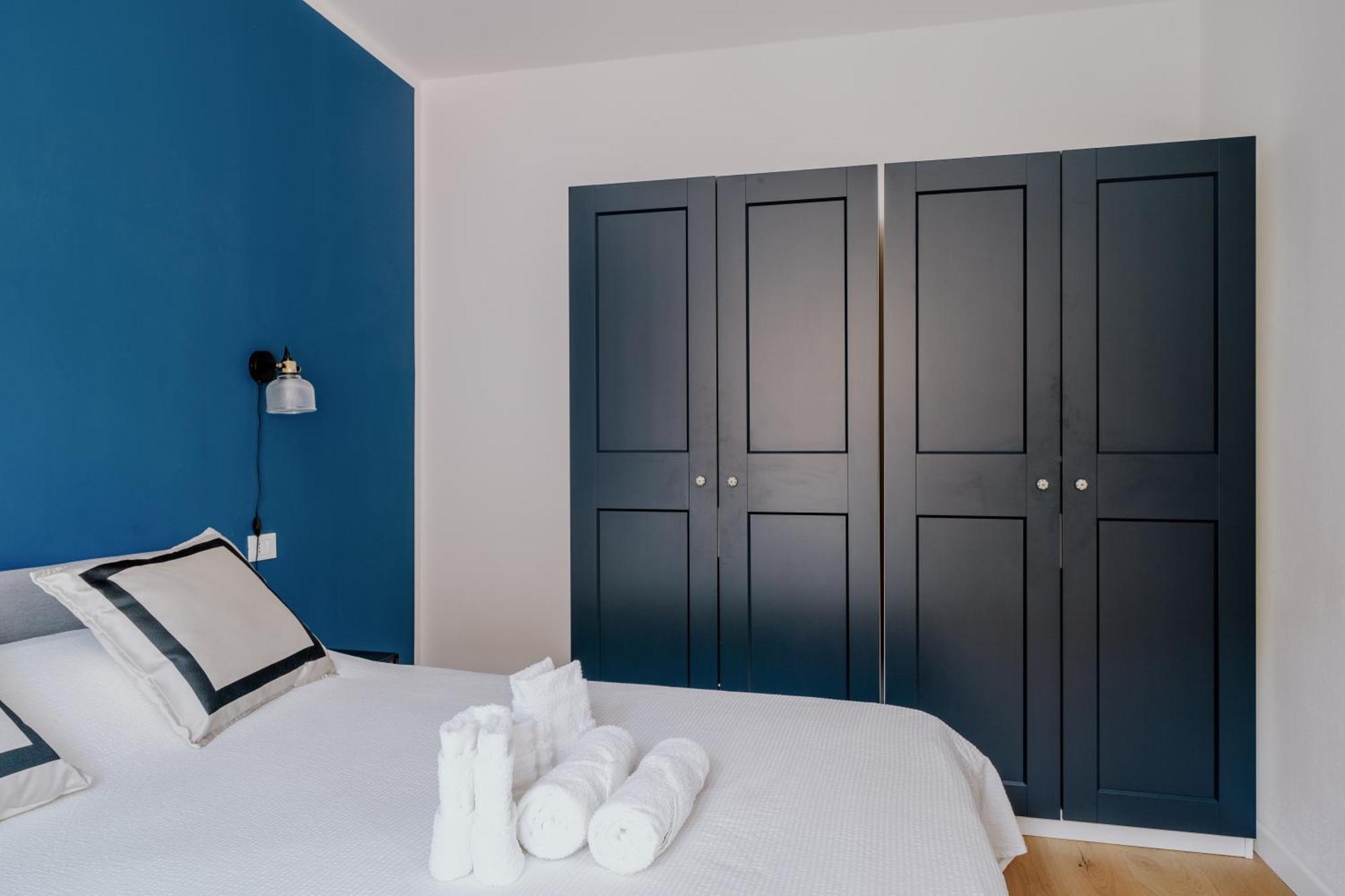 Elegante Appartamento In Marina Триест Экстерьер фото