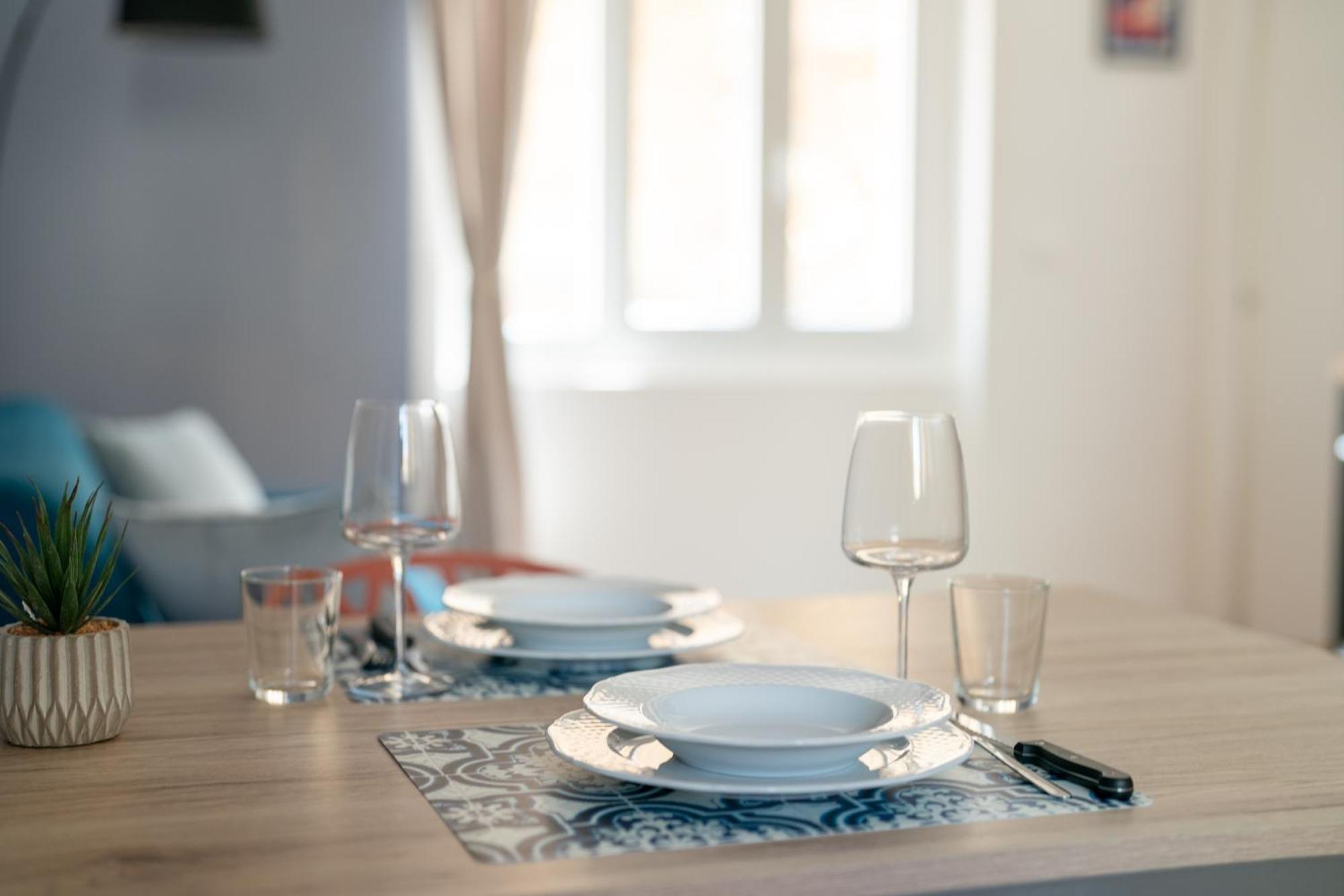 Elegante Appartamento In Marina Триест Экстерьер фото